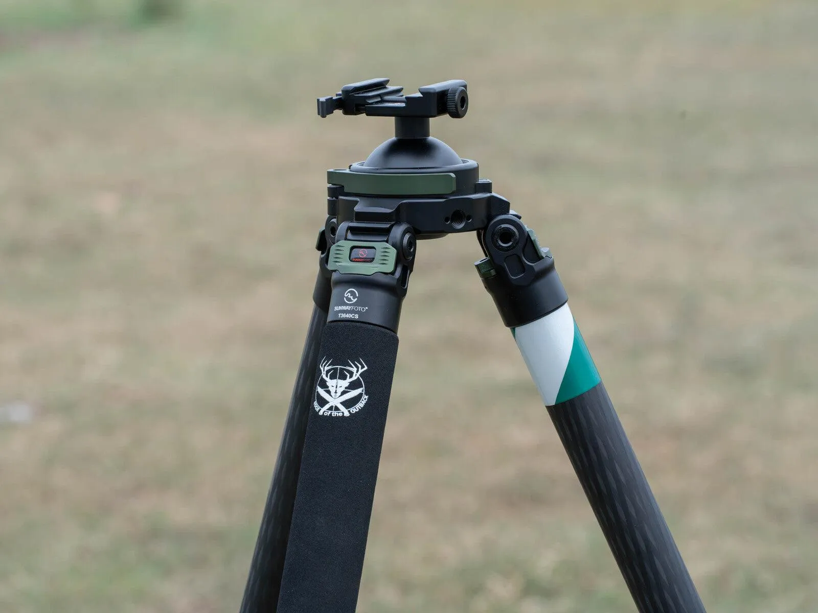 EDGE OF THE OUTBACK CARBON FIBRE HUNTING TRIPOD