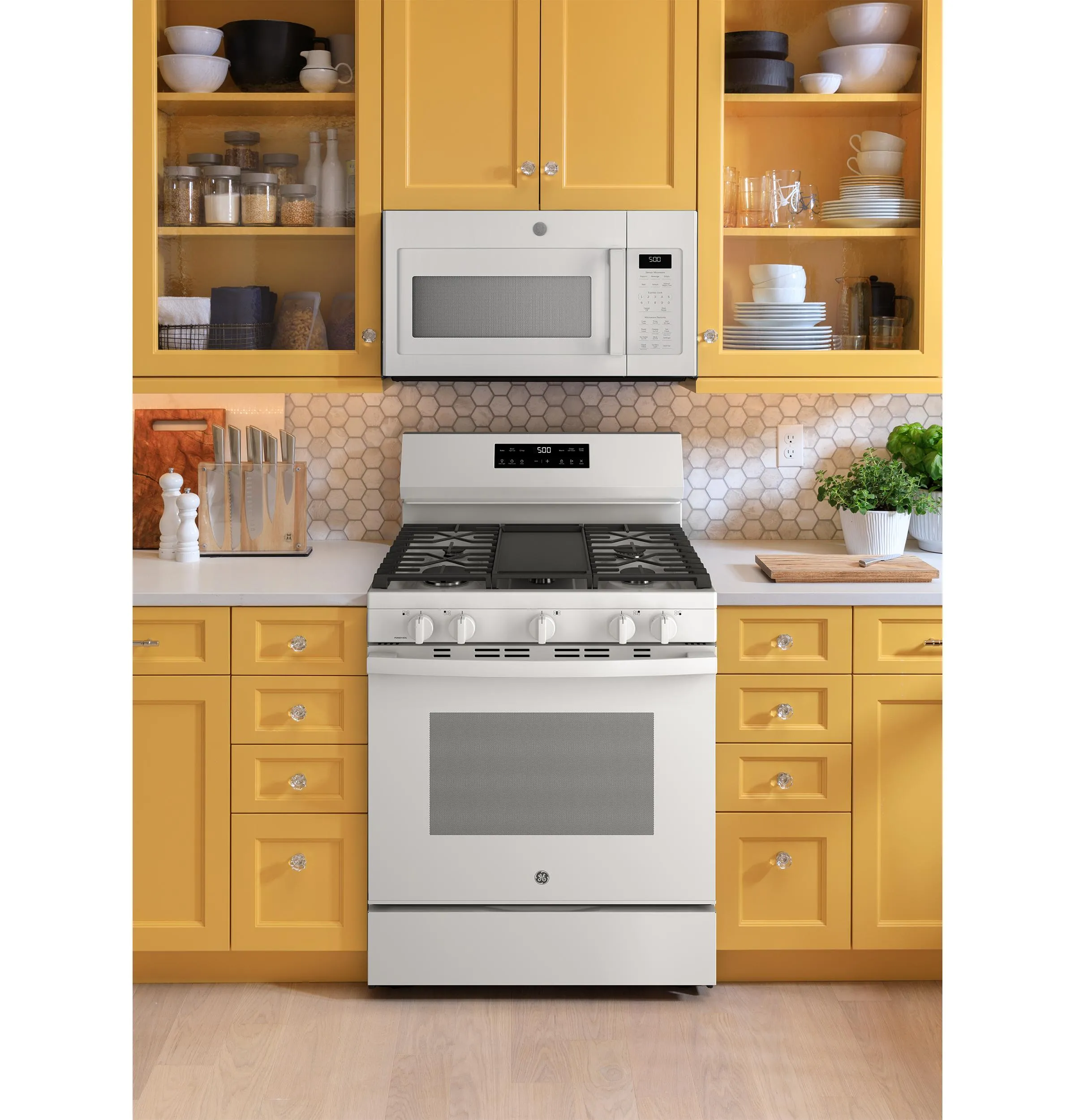 GGF500PVWW GE® 30" Free-Standing Gas Range with Crisp Mode